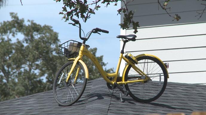 ofo bike sits on top of a roof